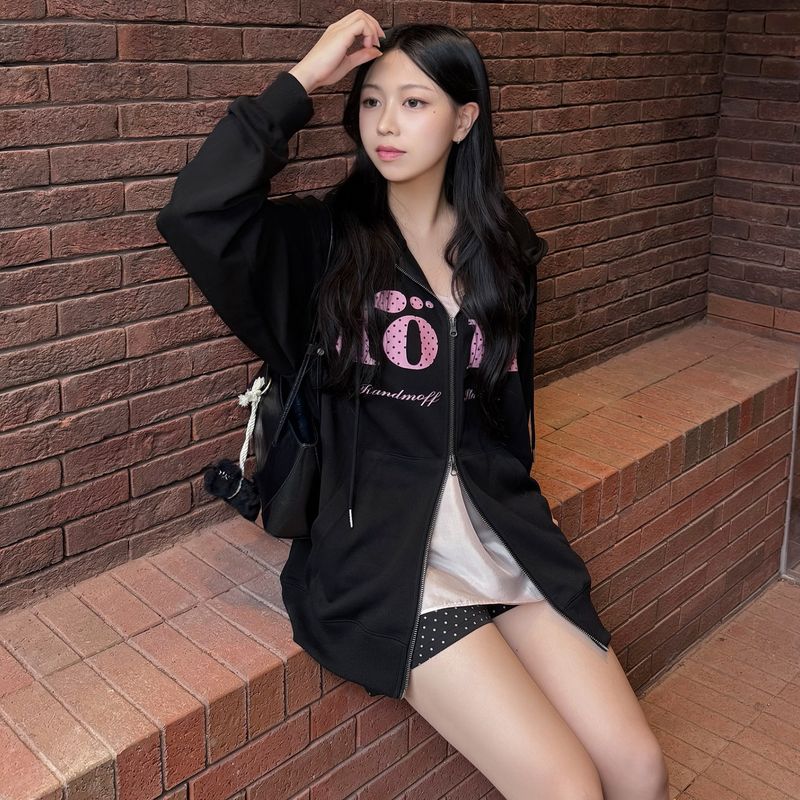 RANDOMOFF styling model height: 160