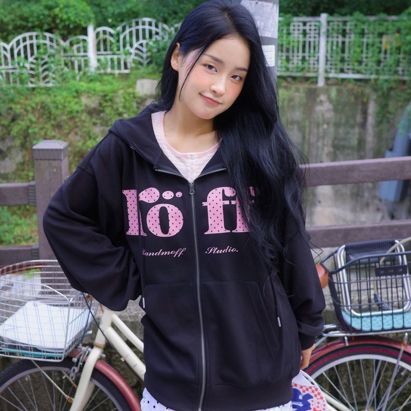 RANDOMOFF styling model height: 160
