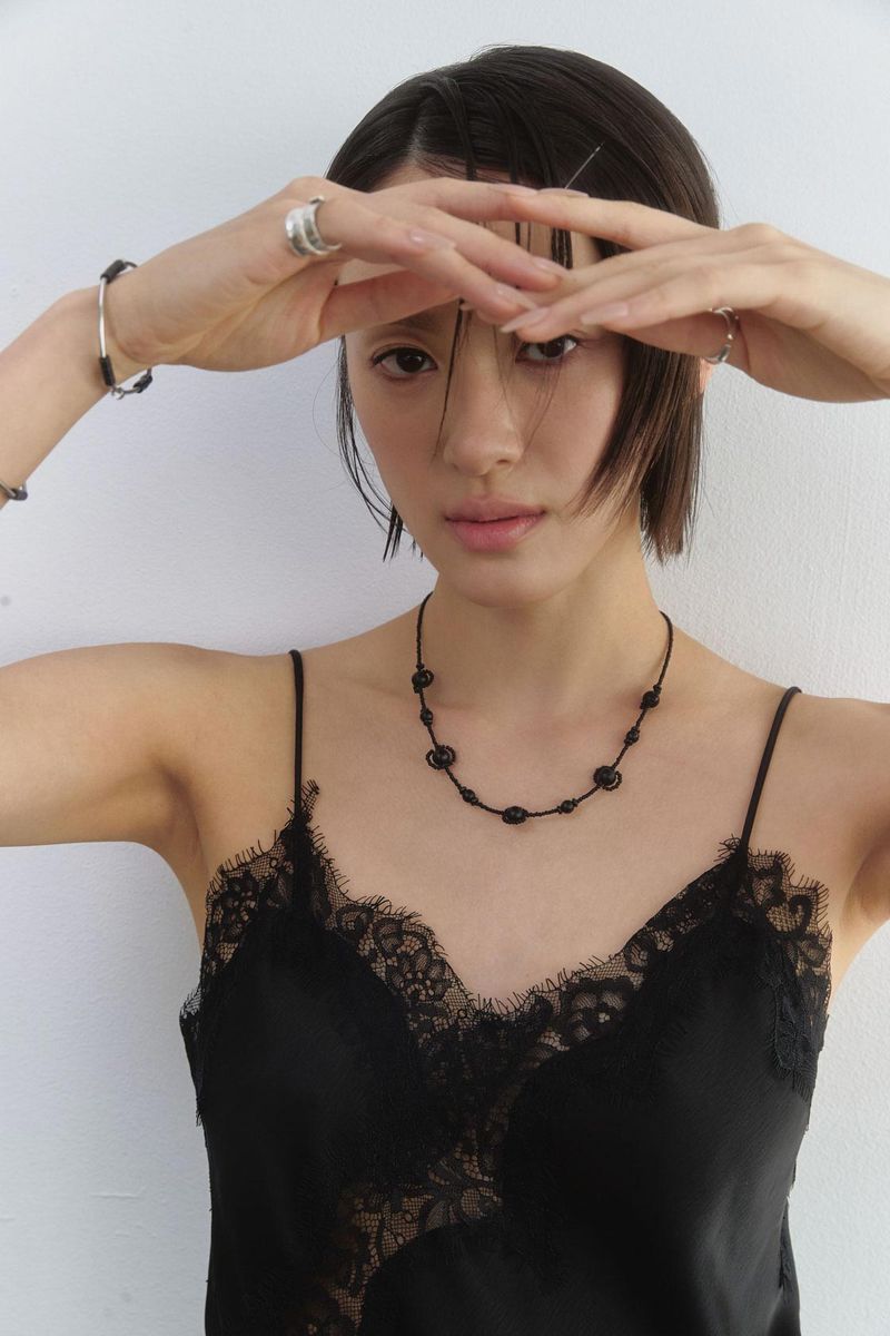 Onyx linked pattern necklace - long