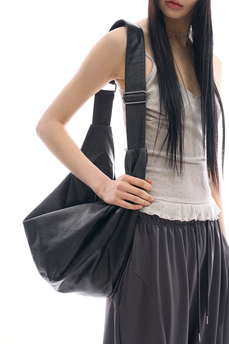 Raucohouse（ラウコハウス）の「Juen crack leather cross bag（Bags）」