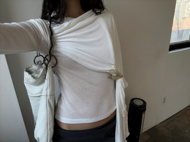 Angela muffler T-shirt