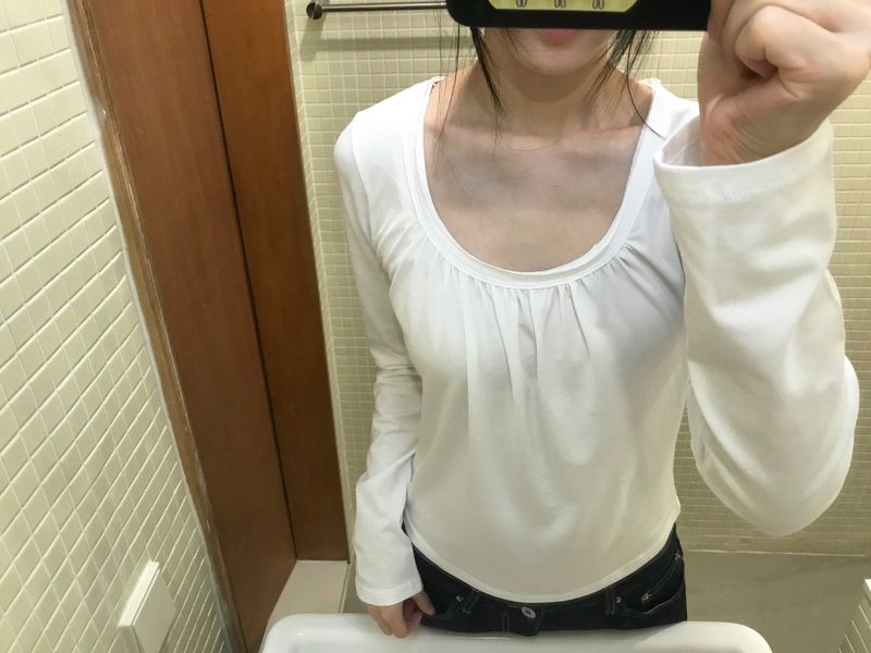 Shirred U-neck Tee