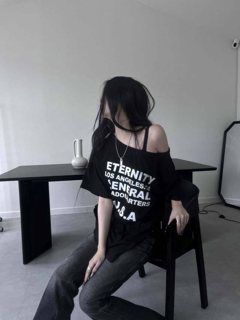 loose fit lettering slit short sleeves