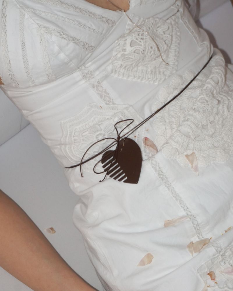 VANLENTINE HEART BRUSH KEYRING (BROWN)
