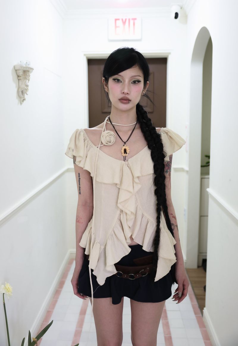 Rose corsage frill top (Black/Beige)