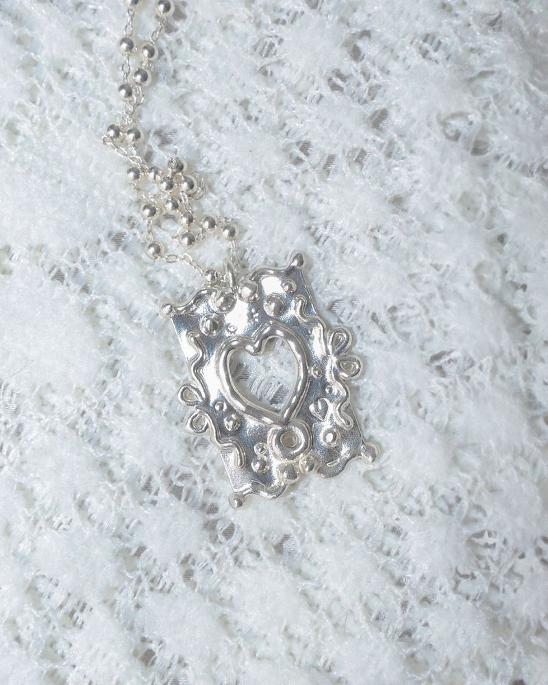 [MADE] melted heart frame necklace