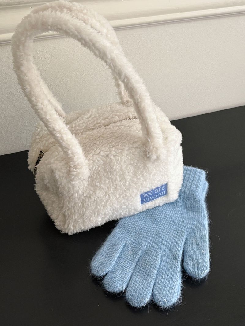 Handy pouch (furry white)