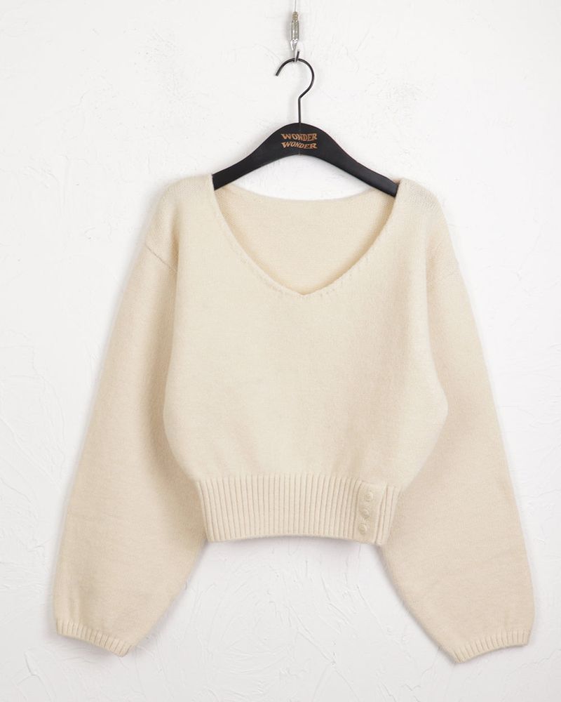 Bien off-shoulder two-way button slit V-neck long sleeve knit