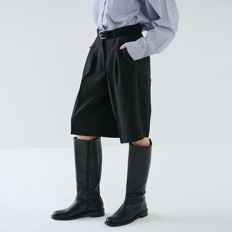 Two-Tuck  Bermuda Pants Black