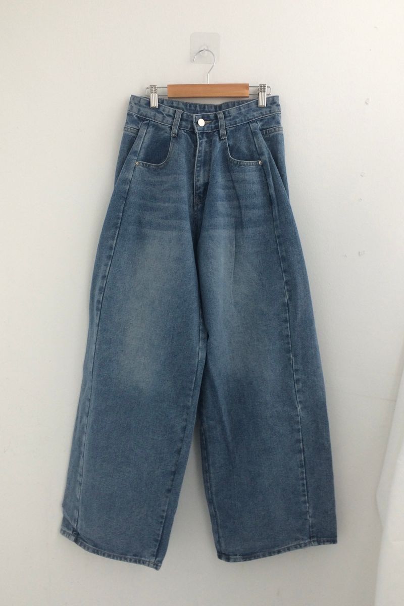 Curved incision balloon pants
