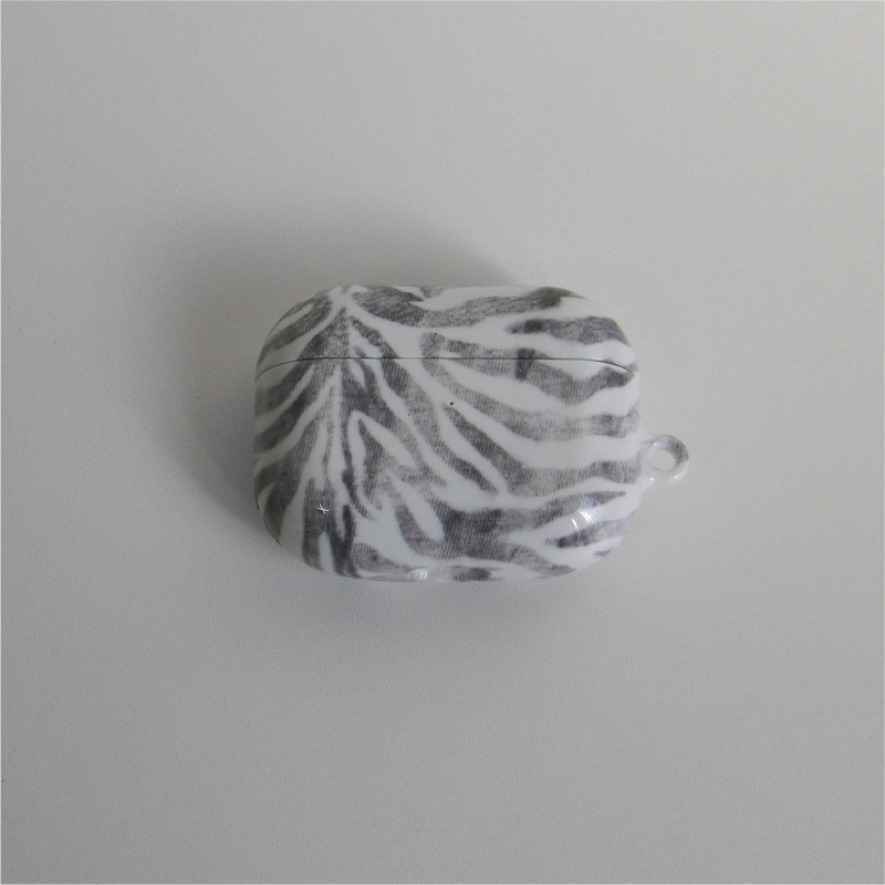 [MADE] zebra glossy hard airpod/buds case (gray)