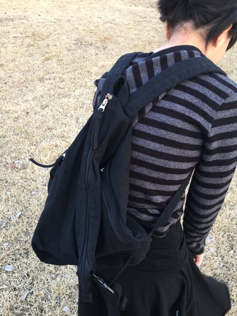 Triangle buckle backpack (2color)