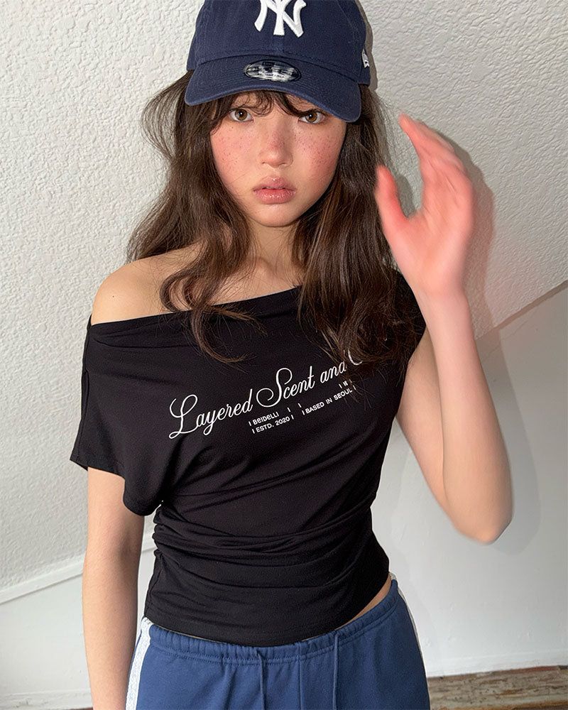 BEIDELLI（ベイデリー）の「[ORIGINAL] Ellen Off-Shoulder T-shirt（Tops）」