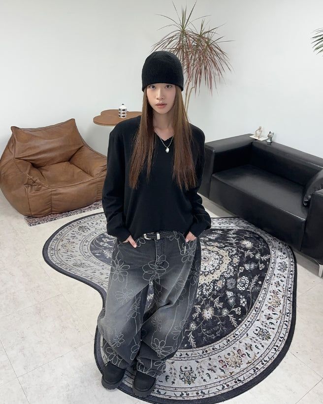 Faren Damaged V-neck Knit