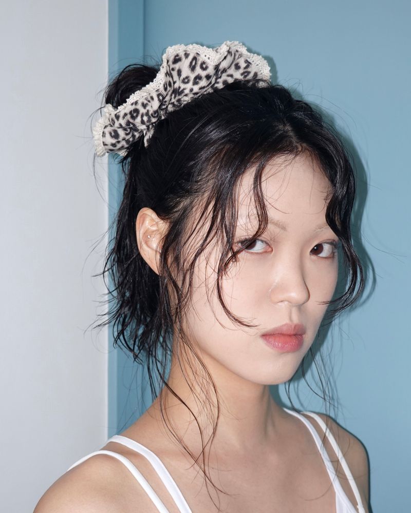 Leopard ruffle scrunchie
