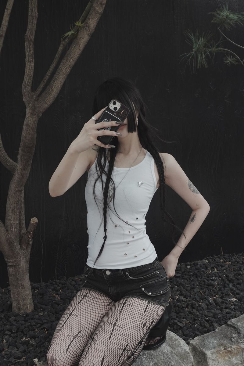 silent symbol eyelet sleeveless (white)