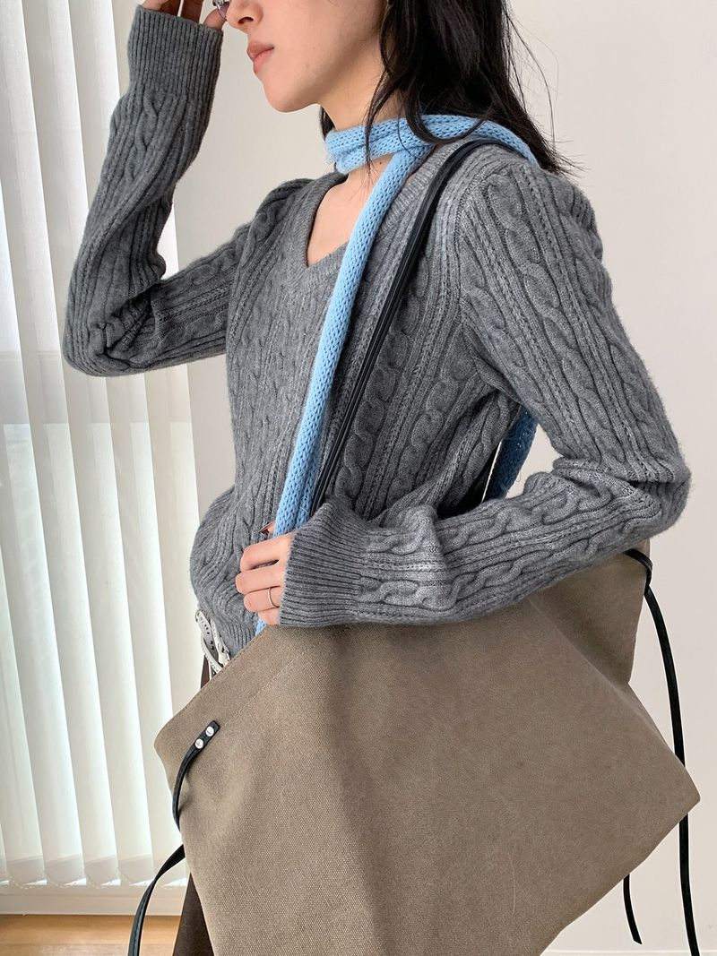 Frost soft V-neck wool knitwear