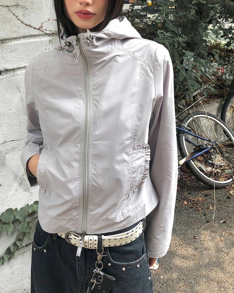 WONDER WONDER（ワンダーワンダー）の「[MADE] Beupi frill pocket two-way ジッパーネックストリングウィンドブレーカーフードジップアップ（ジャケット/アウター）」