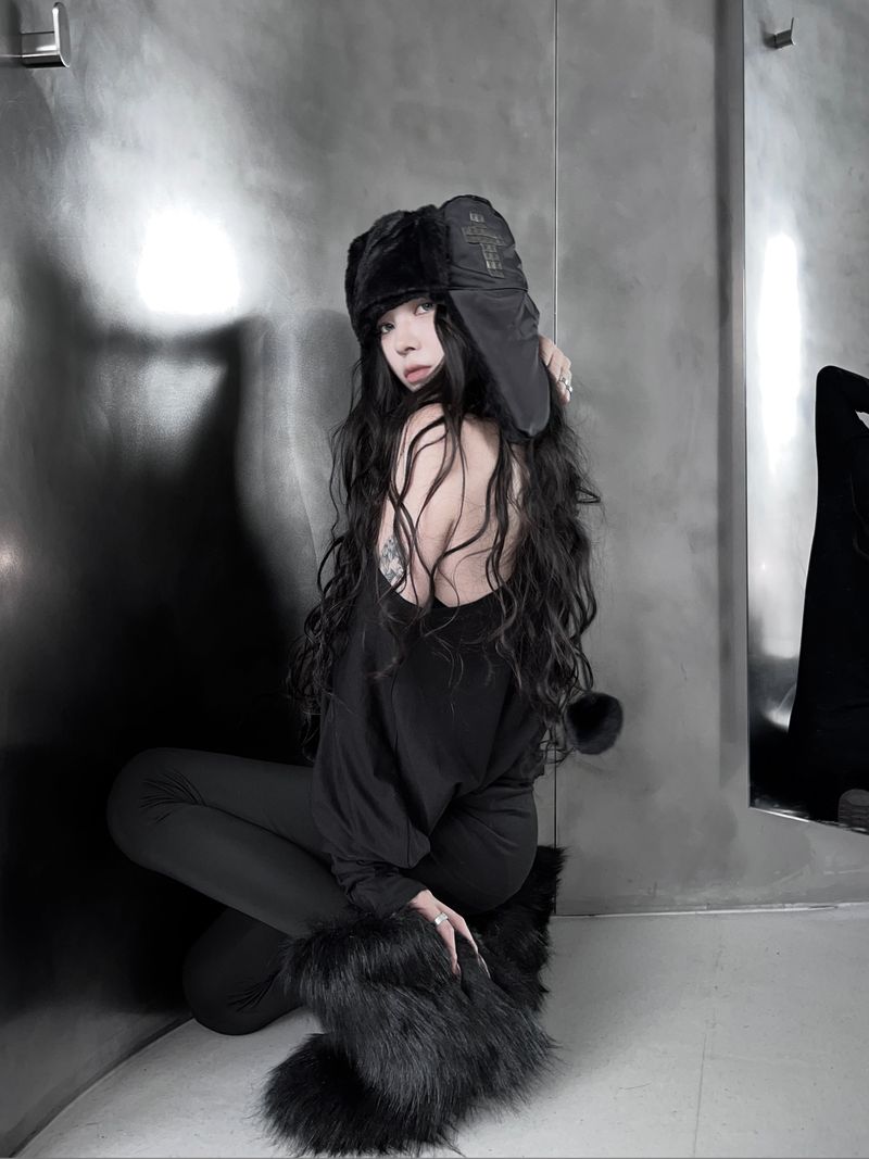 URBAN UNIQUE（アーバンユニーク）の「cross stud fur trapper hat（Hats）」