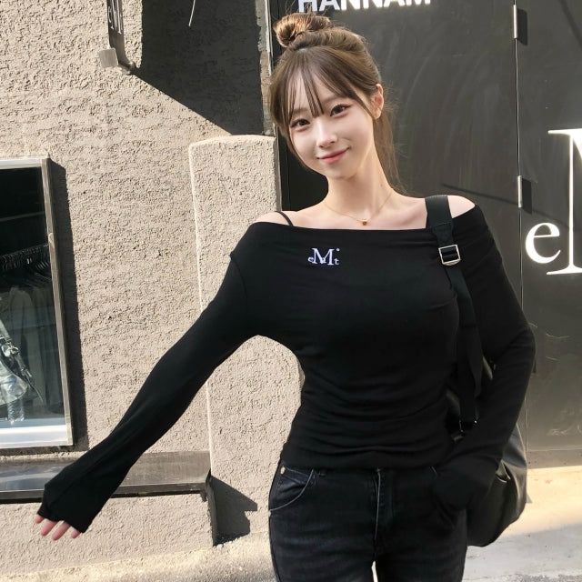 MUCENT（ムセント）の「リブレオフショルダーアンバランス長袖Tシャツ (3Color)（トップス）」