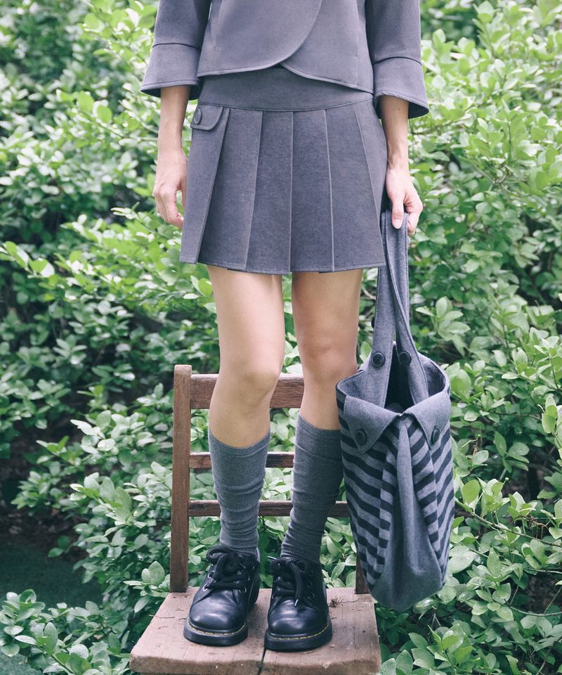 ITZAVIBE（イッザバイブ）の「BUTTON WRAP MINI SKIRT - CHARCOAL（Skirts）」