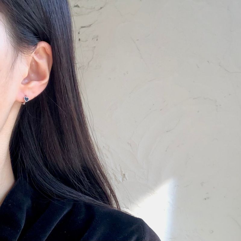 One-touch Mini Black Heart Earrings (2 colors)