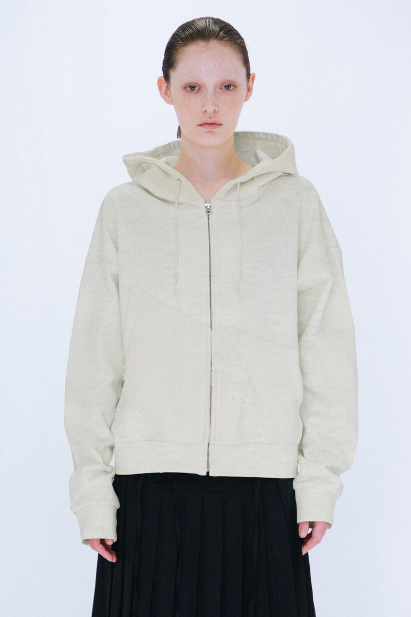 VIAVANDA（ヴィアヴァンダ）の「KNIT LAYERED HOODIE（Tops）」