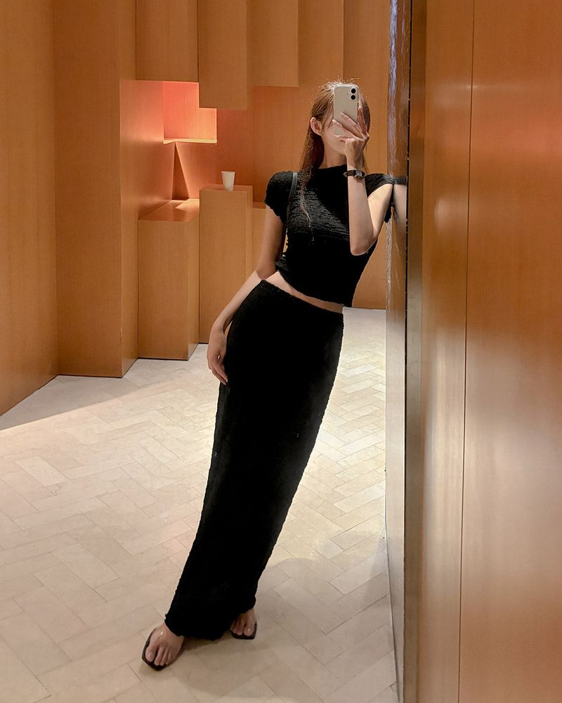 Wrinkle mock‑neck top & skirt set