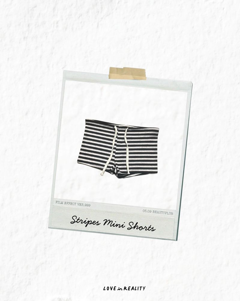 We Fell In Love In Reality（ウィ フェル イン ラブ イン リアリティ）の「Stripes Mini Shorts（Pants）」