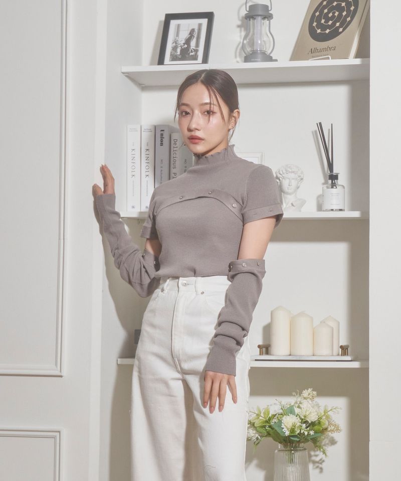 ANDGEEBEE（アンジービー）の「ボタンニットトップス（Tops）」