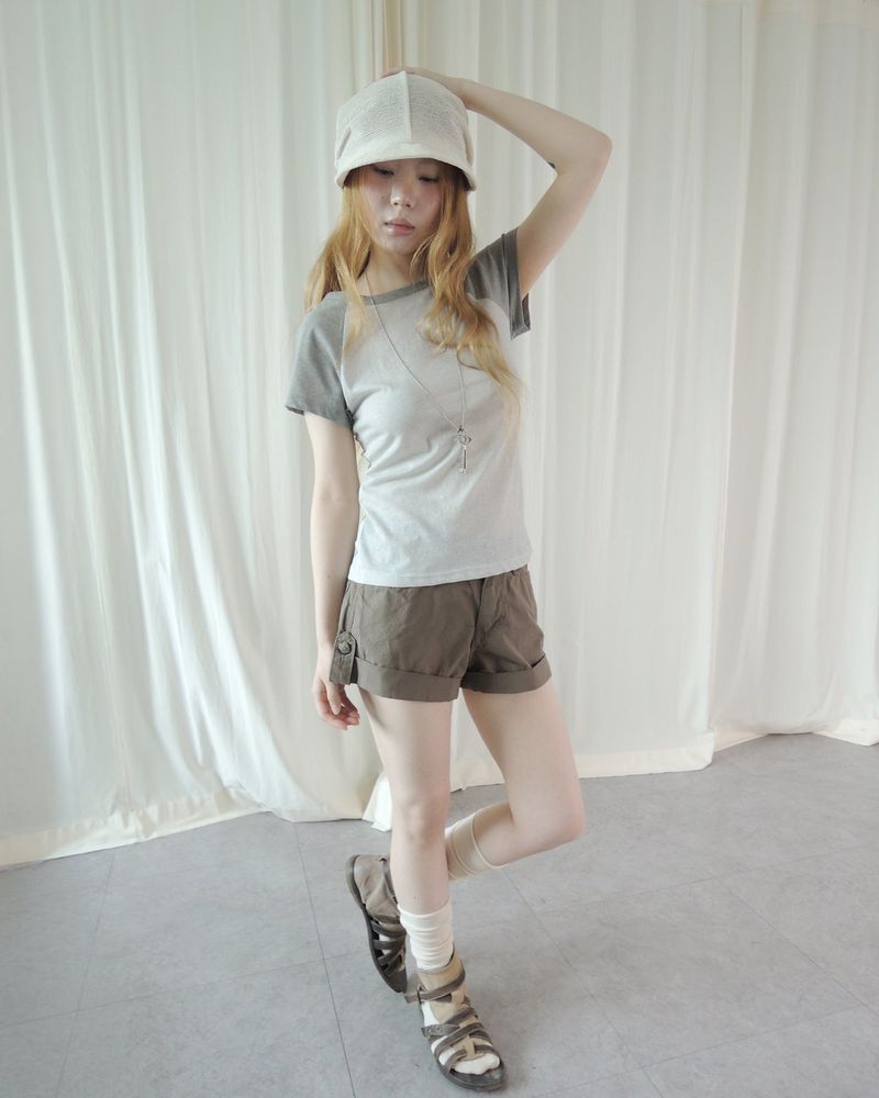 NUPHLO（ニューフロー）の「TAUPE ROLL-UP SHORT PANTS（Pants）」