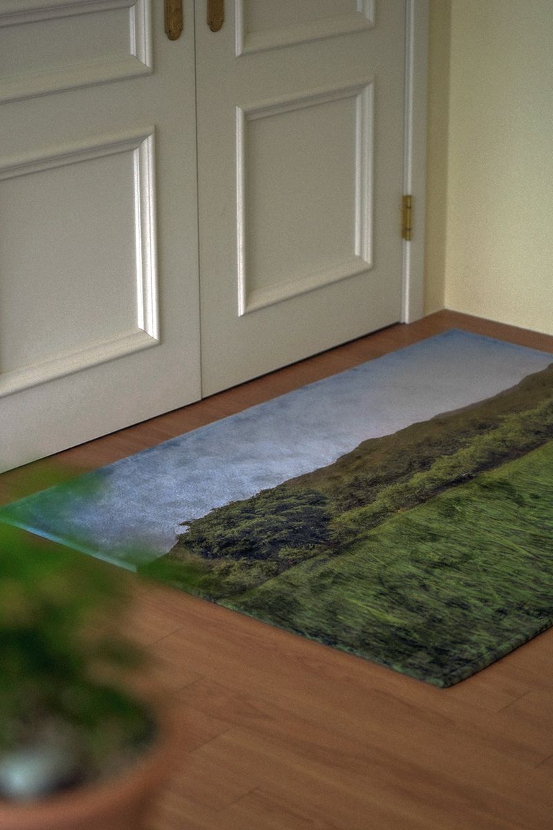 walking people rug - M