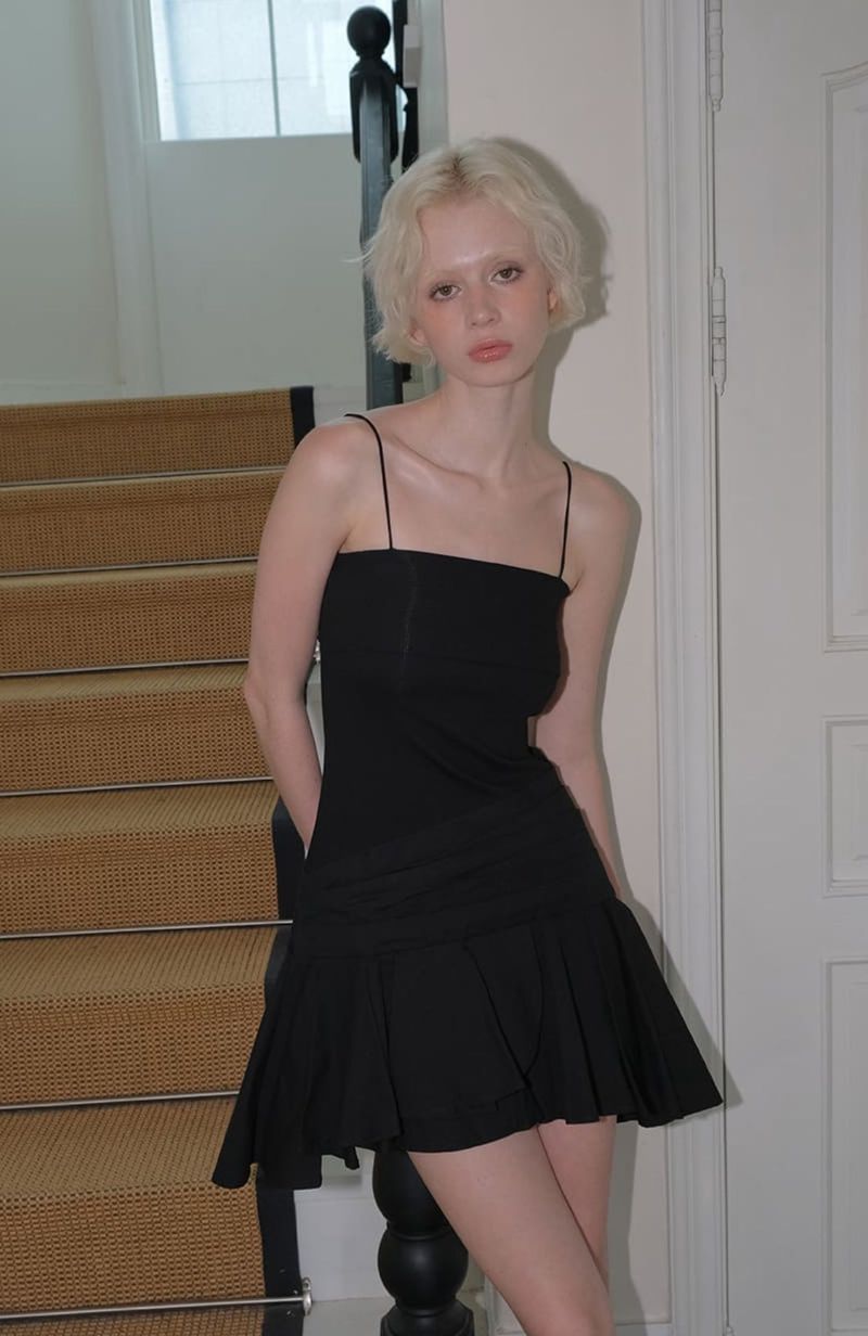 Curetty（キュリティ）の「C RUFFLE SLEEVELESS DRESS_BLACK（Dresses）」