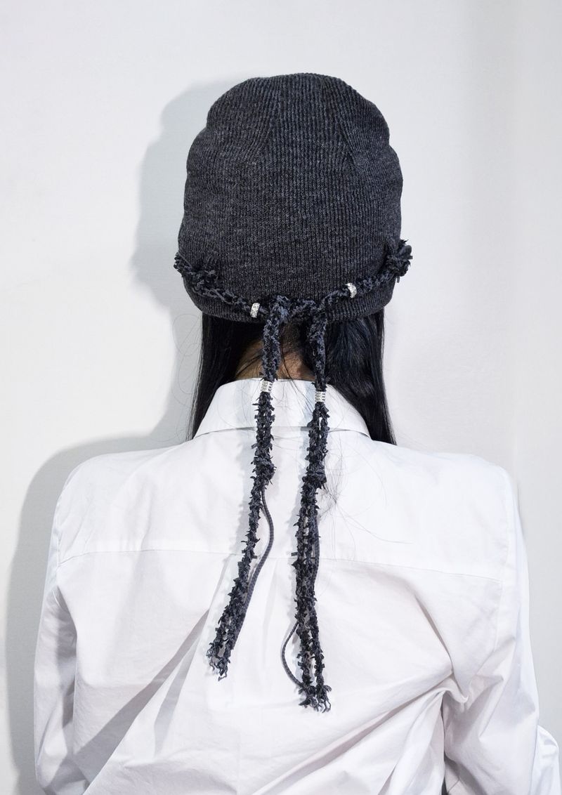  KNIT BRAID BEANIE . CHARCOAL