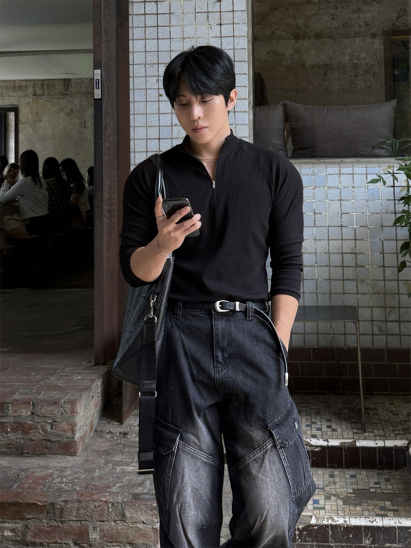 AVAND(アバンド)の「Muscle-fit ribbed half zip-up knitwear(Tops)」