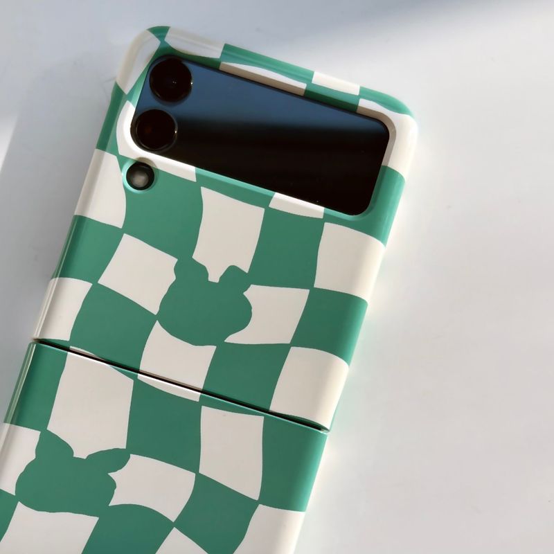 moorugi（モールジ）の「Checkerboard Blue Zflip Case（Hats）」