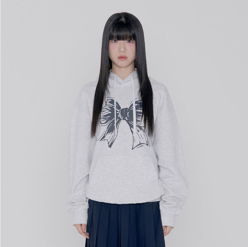 ITZAVIBE（イッザバイブ）の「RIBBON LOGO HOODIE - LIGHT GRAY（Tops）」