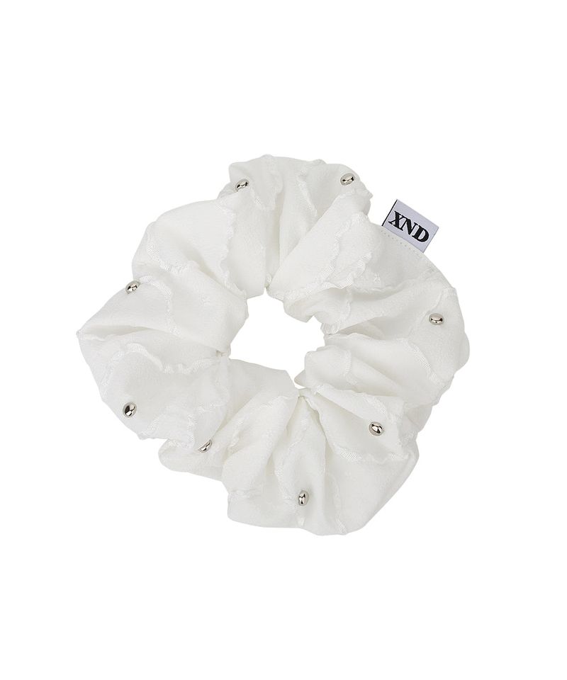 XANADU（ジェナドゥ）の「STUD SCRUNCHIE_WHITE（Hair Accessories）」