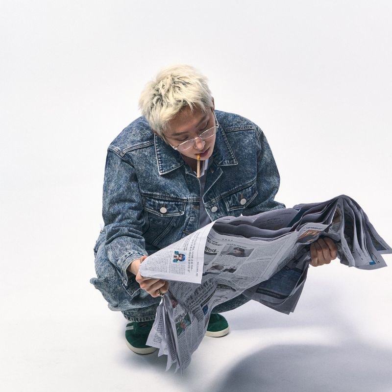 JINRO DENIM CROP TRUCKER JACKET 
