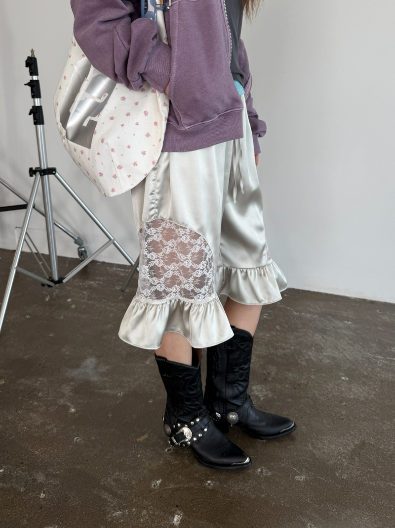 silky frill bermuda pants