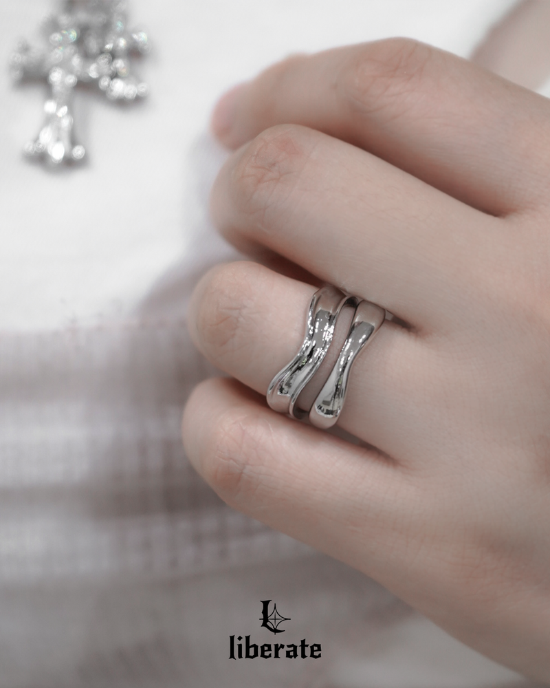 Double Twist Ring
