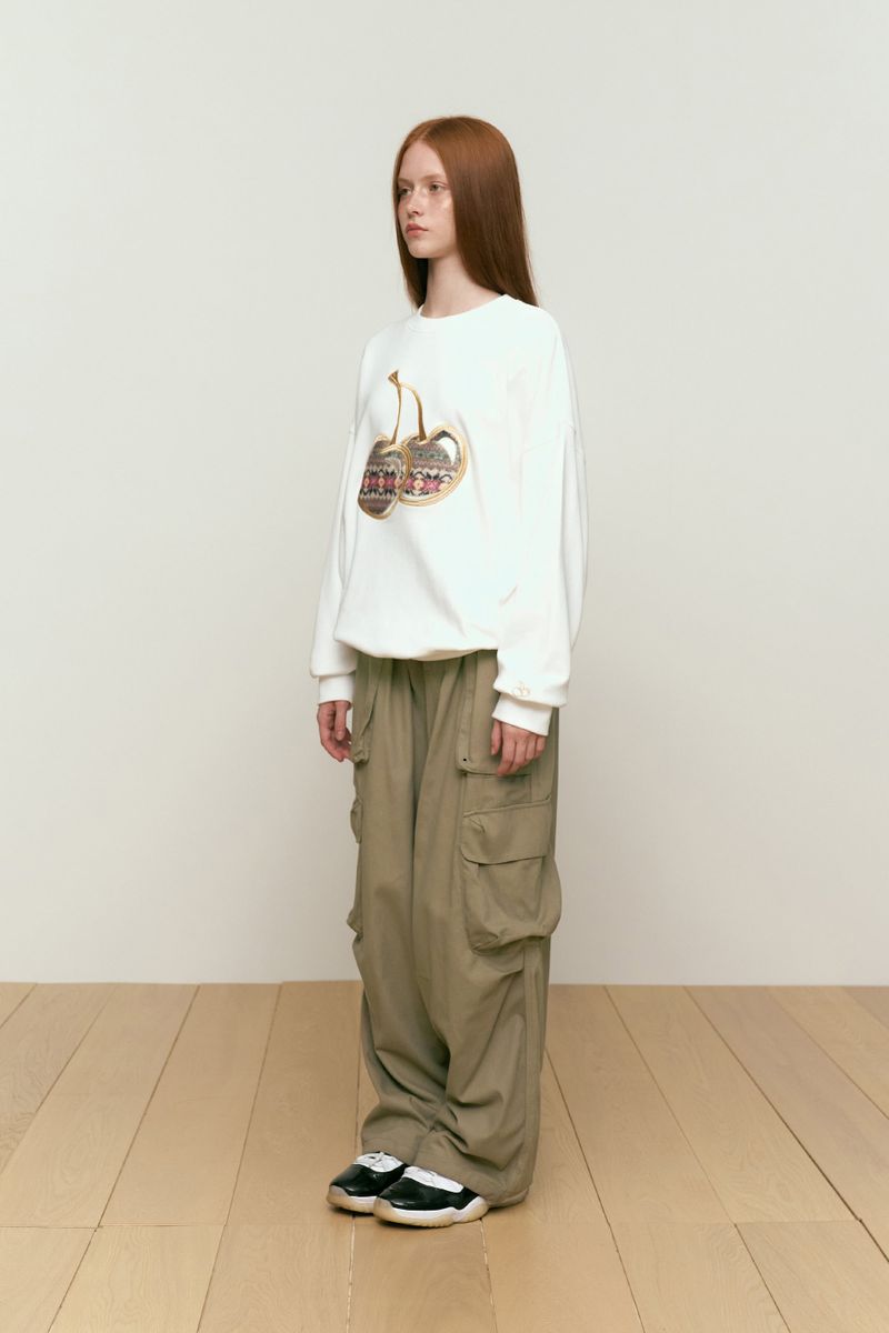 BIG CHERRY APPLIQUE SWEATSHIRT [IVORY]