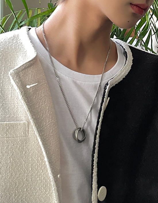 ASCLO（エジュクロ）の「Matte Three Ring Necklace（Accessories）」