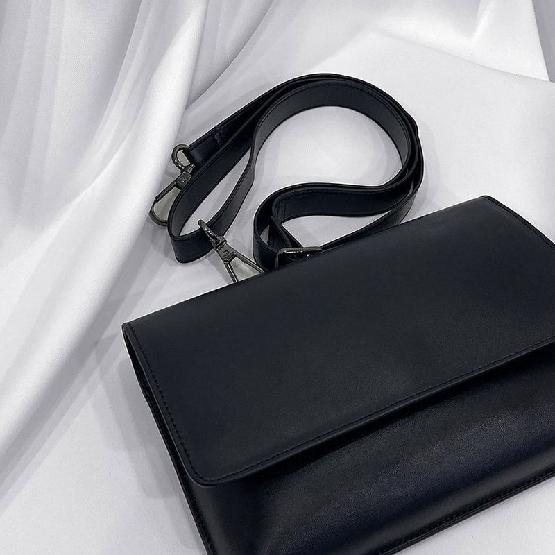 COZINESS（コジネス）の「[Unisex] Minimal Cross Flip Bag（Bags）」