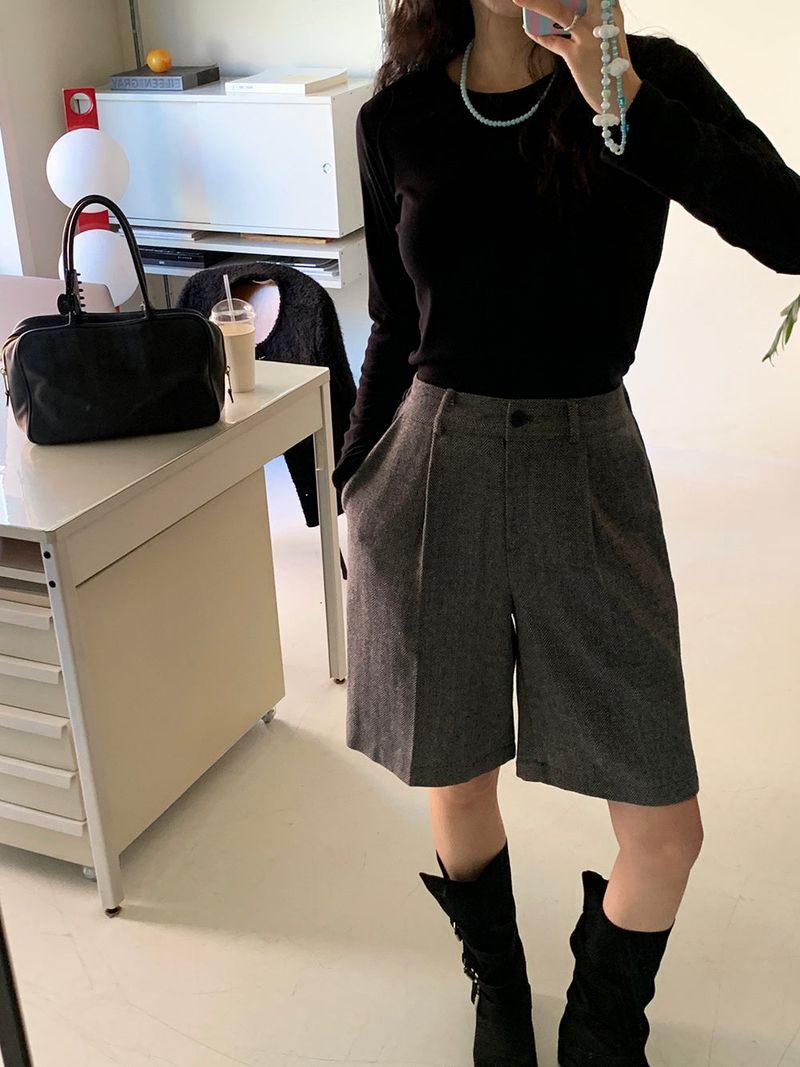 [MADE] Fidic Wool Herringbone Bermuda Pants
