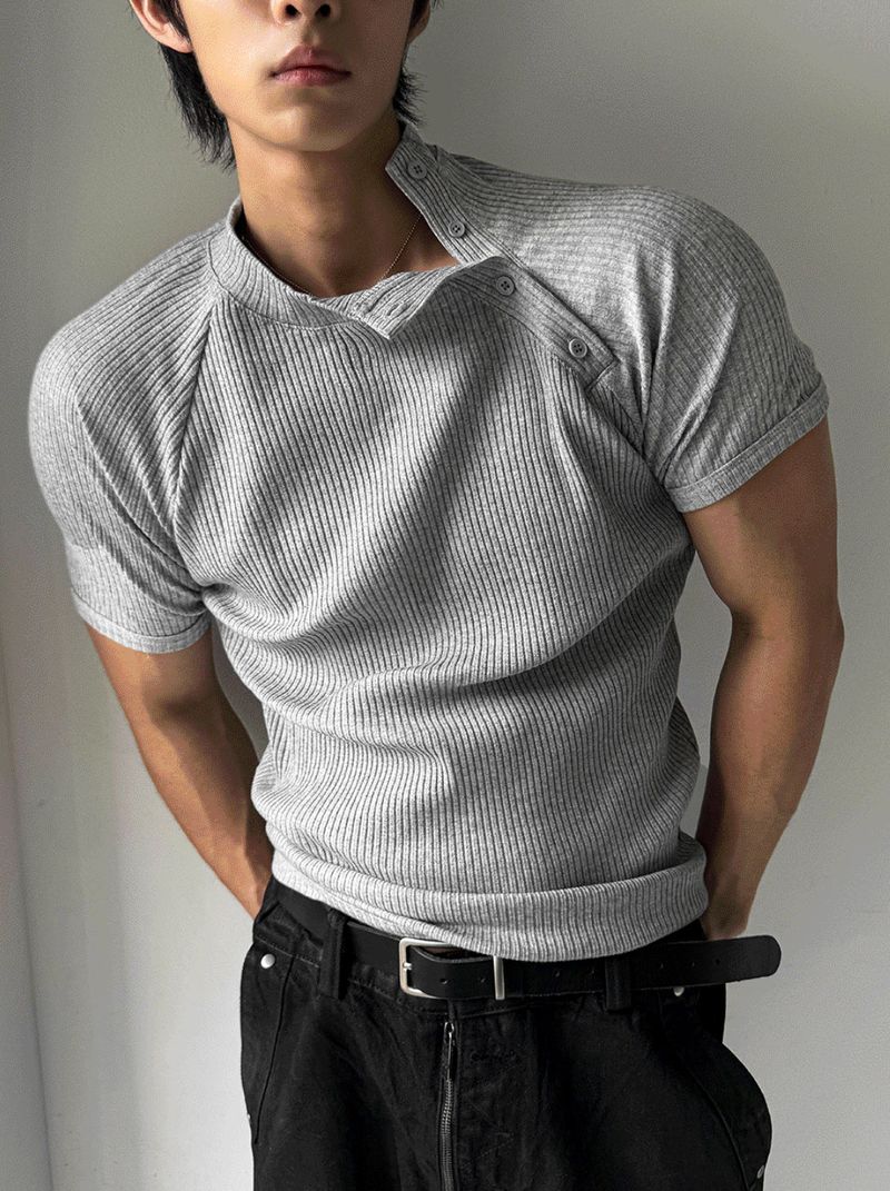 Side-button muscle-fit short-sleeve knit