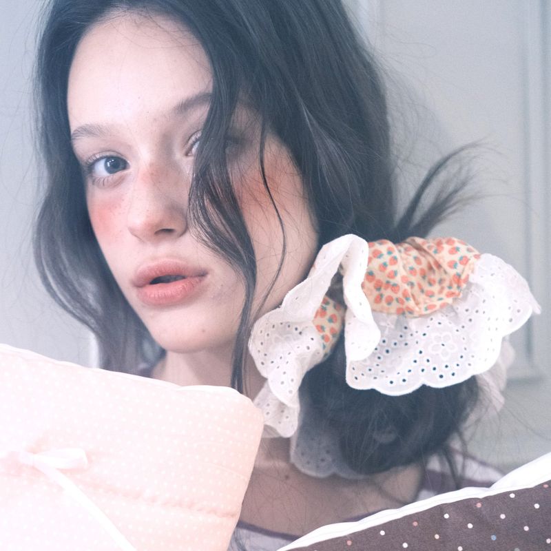 cozing（コジング）の「Lace scrunchie_strawberry（Hair Accessories）」