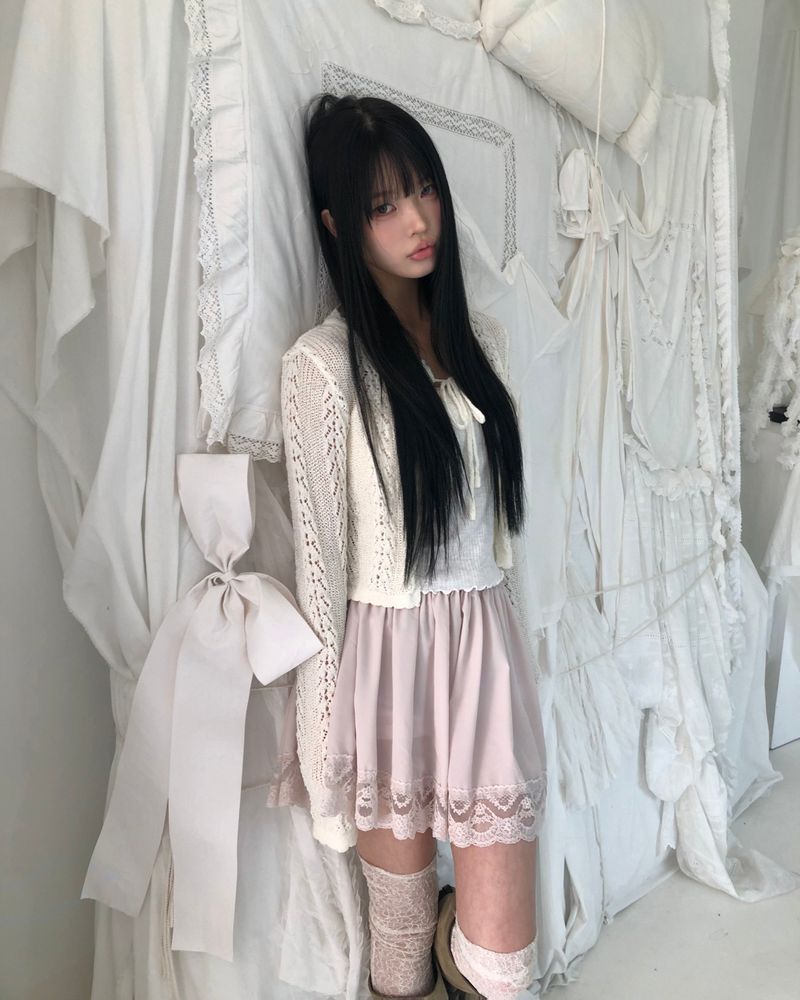 WONDER WONDER(ワンダーワンダー)の「Futin Lace Satin Mini Skirt(Skirts)」