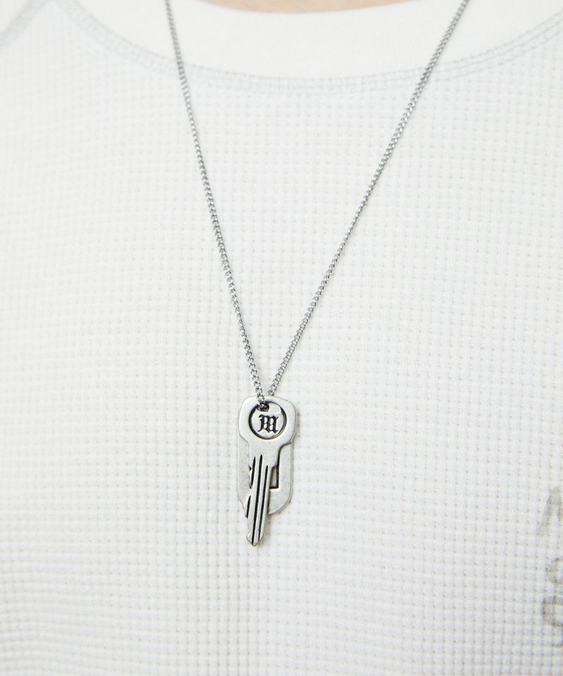 M KEY DOG TAG NECKLACE_SILVER