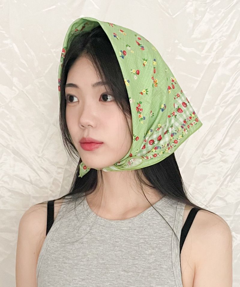 Se seoul（セレ ソウル）の「ストロベリーバンダナスカーフ（ヘアアクセサリー）」